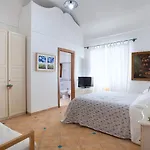 Angolo Di Paradiso - De Vivo Realty