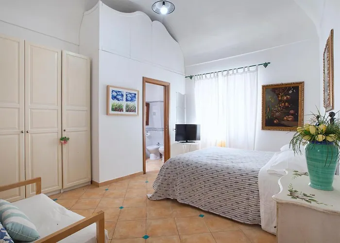 Angolo Di Paradiso - De Vivo Realty